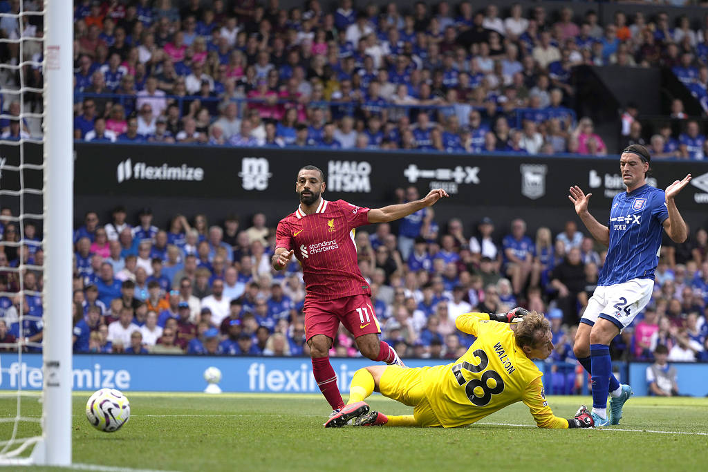 包含萨拉赫迎来十五赛季出色发挥，勇士观众热烈欢呼！上演精彩一战的词条