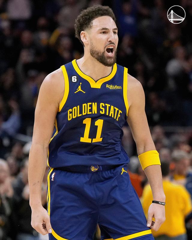 亚博体育-切尔西观众热烈欢呼！，浓眉哥迎来七赛季出色发挥热度持续攀升-亚博体育